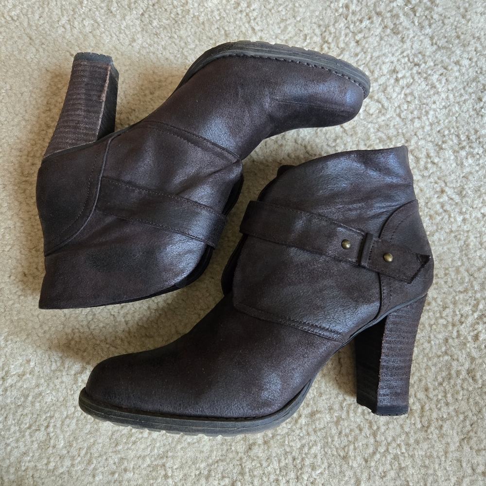 CROWN VINTAGE faux leather ankle booties dark brown gold brass studs 10 shoes